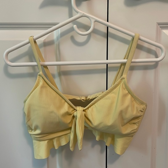 Xhilaration Other - Xhilaration Bikini Top with Ruffles